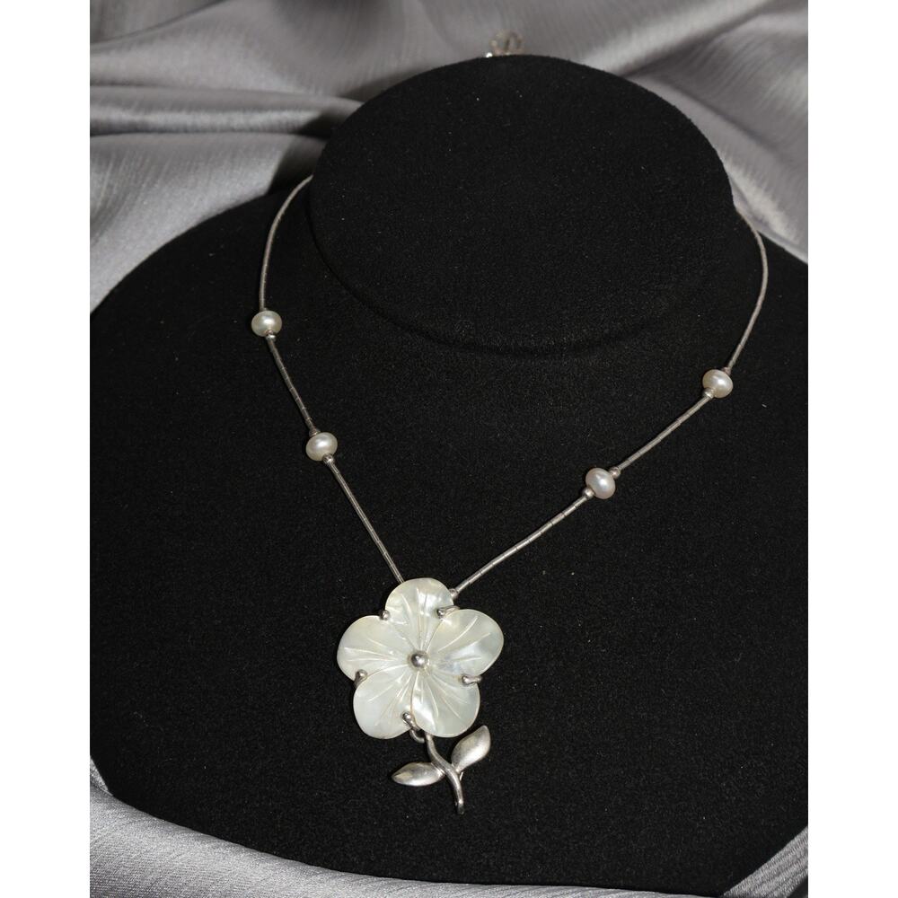 Vintage Sterling Silver Mother Of Pearl Flower Necklace 7.15G / 17.20in